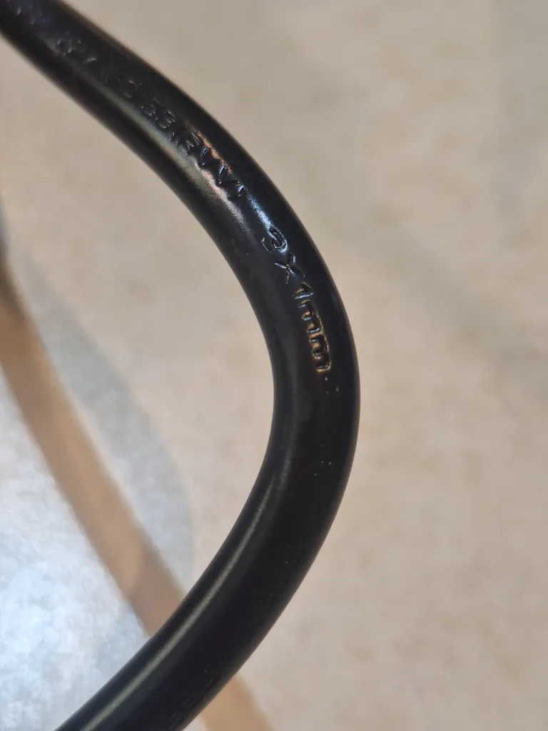 کابل برق سه پین آداپتور لپ تاپ کی نت پلاس مدل CL طول 1.5 متر