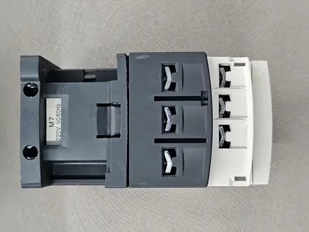 کنتاکتور 18 آمپر اشنایدر مدل LC1D18M7