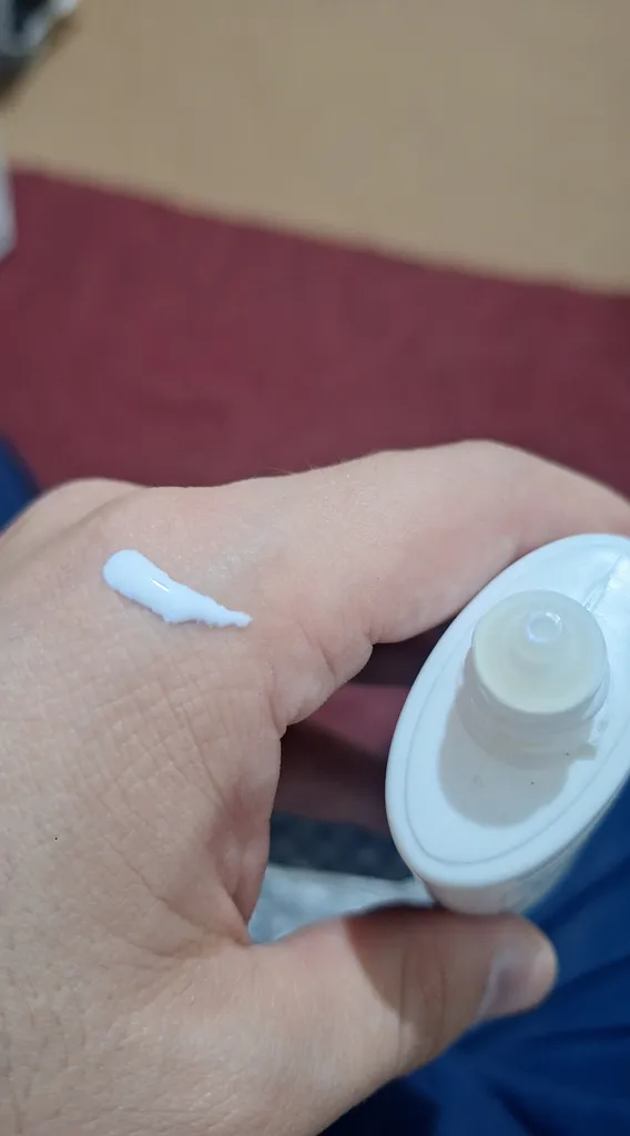 فلوئید ضد آفتاب بی رنگ شون مدل invisible محافظ UVA ،UVB و PA+++، ضد حساسیت، بدون چربی، مناسب انواع پوست‌ حجم 50 میلی لیتر