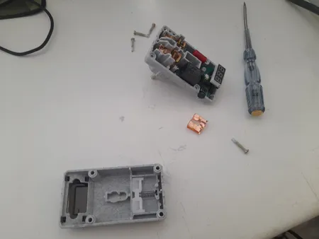 محافظ ولتاژ برق یاس مدل مولتی تایمر کد 2828N