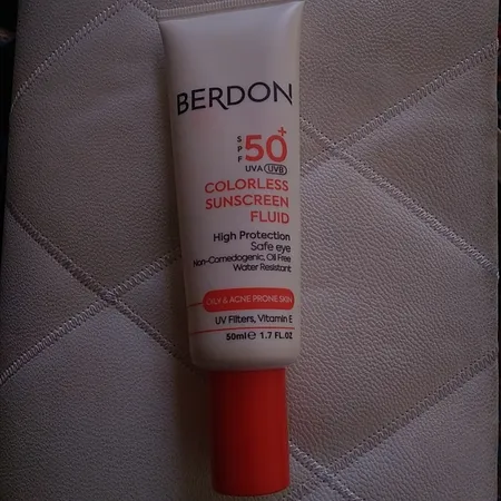 کرم ضدآفتاب بردون  مدل SPF50، مناسب پوست‌های چرب و آکنه ای، حجم 50 میلی‌لیتر