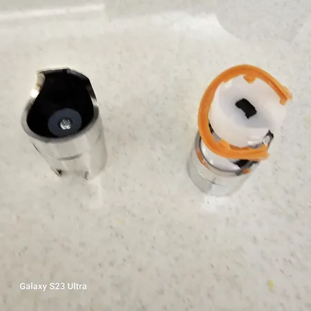 نگهدارنده سردوش حمام سیلک لند مدل SLZ