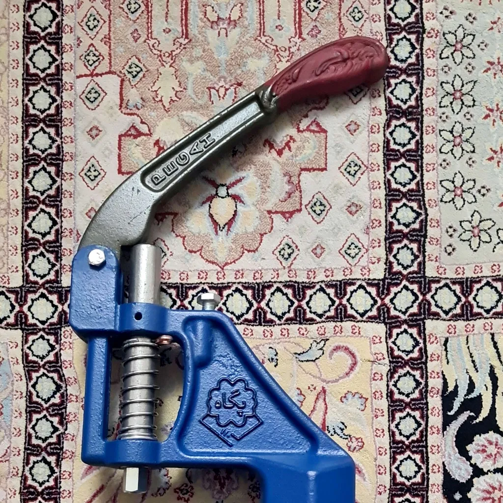 دستگاه پرس دکمه پگاه مدل FBoland