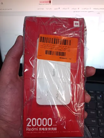 پاوربانک 18 وات شیائومی مدل Redmi ظرفیت 20000 میلی آمپرساعت به همراه کابل تبدیل microUSB