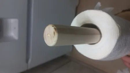 پایه رول دستمال کاغذی آرونی چوب طرح روستیک مدل SHOKA