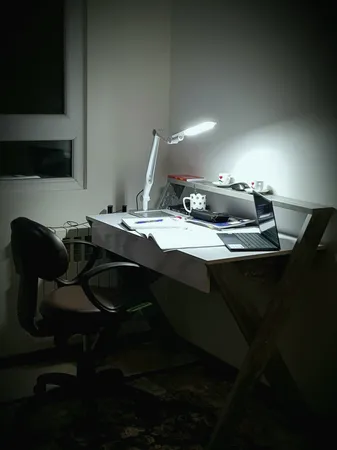 چراغ مطالعه سیلورلایت مدل 1207