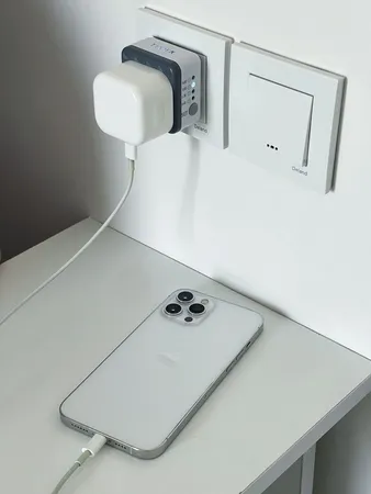 مبدل برق هوشمند کالا طرح تایمردار مدل HK-77