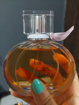 ادو پرفیوم زنانه فراگرنس ورد مدل La Vida Es Bella حجم 100 میلی لیتر