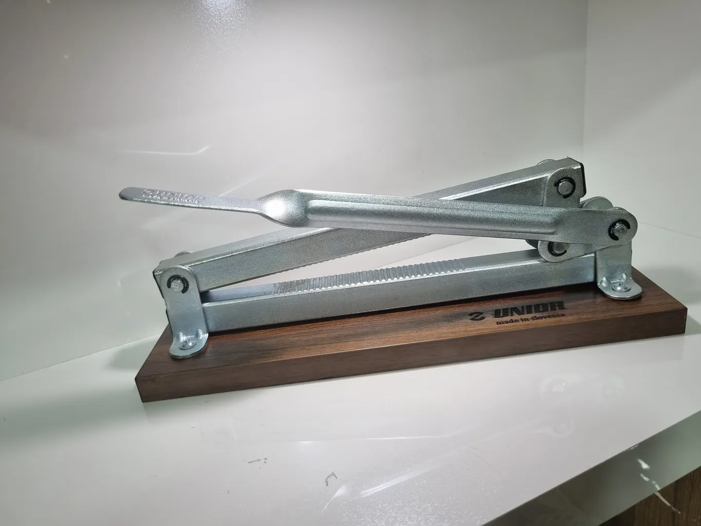 گردو شکن یونیور مدل Professional 300