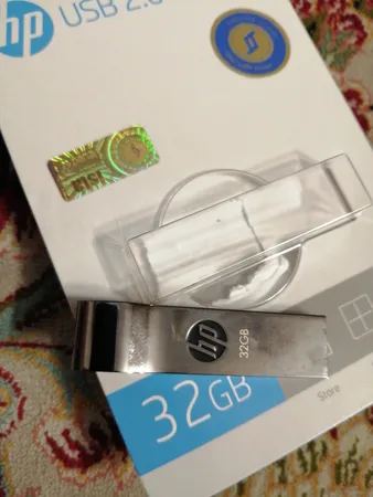 فلش مموری اچ‌پی مدل v285w ظرفیت 32 گیگابایت