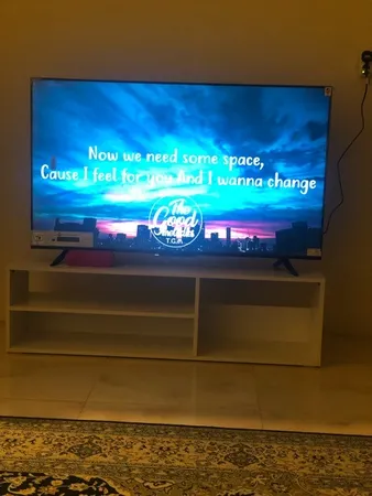 میز تلویزیون مدل ایلیاکا