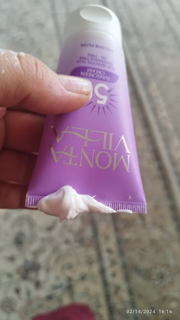 ضدآفتاب  بی‌رنگ مونتا ویلا SPF50 مدل 01 مناسب انواع پوست، حجم 50 میلی‌لیتر