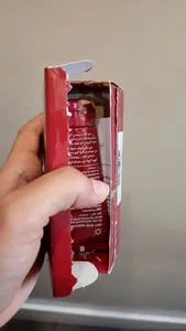 تجریه خرید کرم ضدآفتاب و ضدلک رنگی لافارر مدل SPF40-Medium، مناسب پوست‌های چرب، حجم 40 میلی‌لیتر