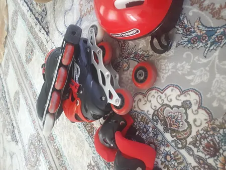 اسکیت کفشی استریت رانر مدل ۰۰۲ به همراه کلاه و لوازم ایمنی اسکیت