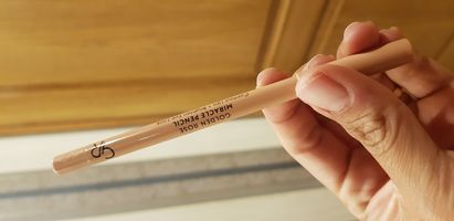 مداد محو کننده ابرو گلدن رز مدل miracle pencil