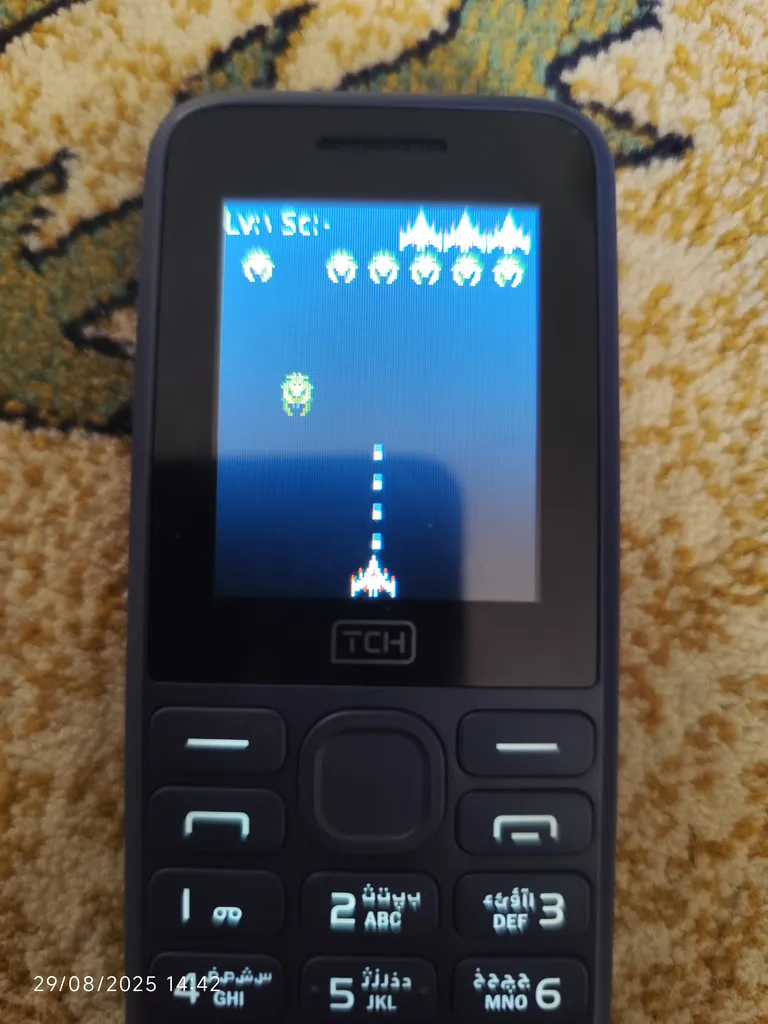 گوشی موبایل تی سی اچ مدل ARC دو سیم‌کارت ظرفیت 4 مگابایت