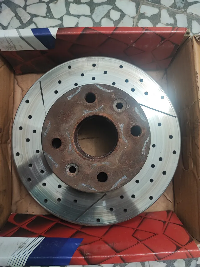 دیسک ترمز چرخ جلو کاردینال مدل سوراخ دار کد K22 مناسب کوییک