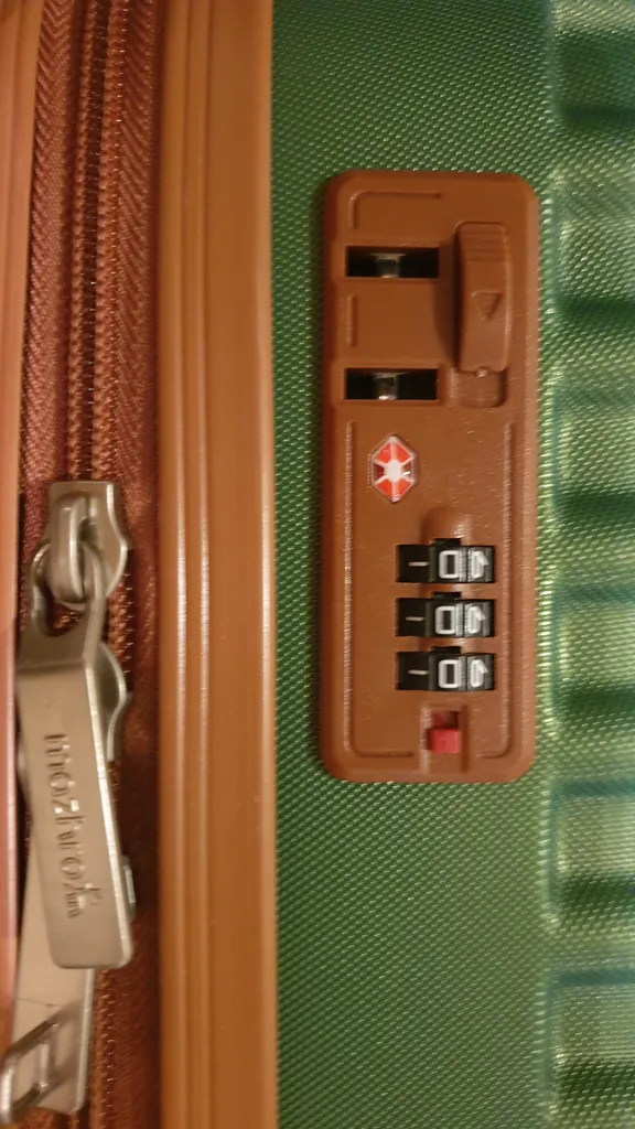 چمدان ماژرو مدل لوتوس