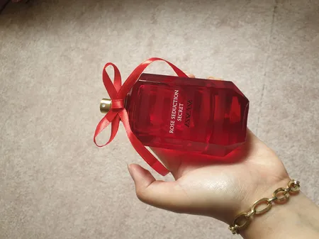 ادو پرفیوم زنانه فراگرنس ورد مدل Rose Seduction Essence حجم 100 میلی لیتر