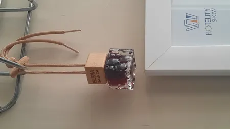 خوشبو کننده شیشه ای خودرو شمع النا مدل کارخانه شکلات