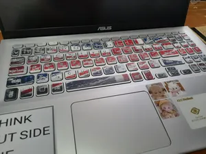 تجریه خرید استیکر لپ تاپ توییجین و موییجین کد 01 مناسب برای لپ تاپ 15.6 اینچ به همراه برچسب حروف فارسی کیبورد