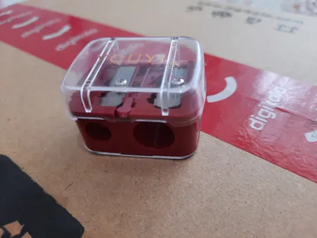 مداد تراش آرایشی یویی مدل pro