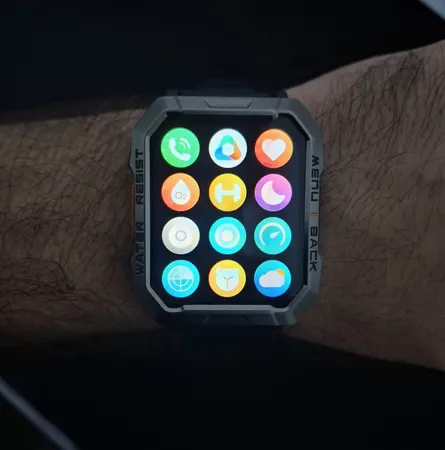 ساعت هوشمند بلک ویو مدل W60 دارای قابلیت‌ های صفحه نمایش رنگی، صفحه نمایش لمسی، کنترل ضربان قلب، بند سیلیکون