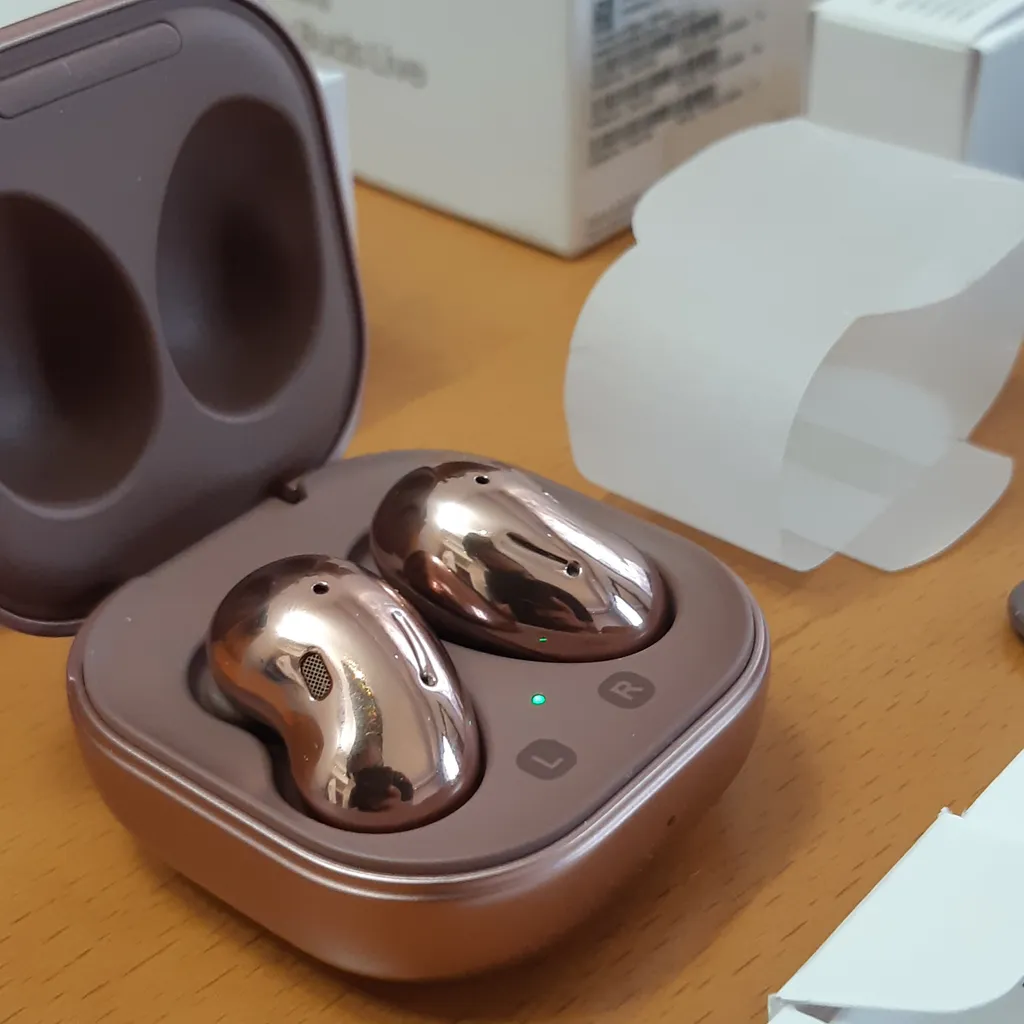 هدفون بلوتوثی سامسونگ مدل Galaxy Buds Live