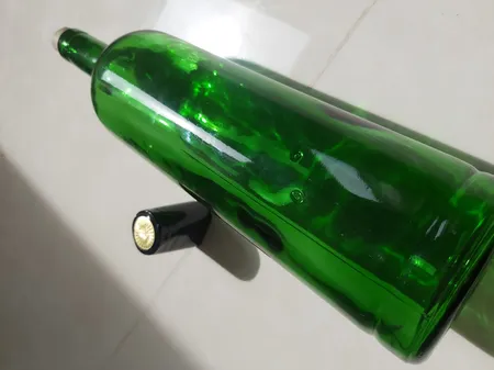 بطری مدل Splus به همراه کاپ سیل و چوب پنبه