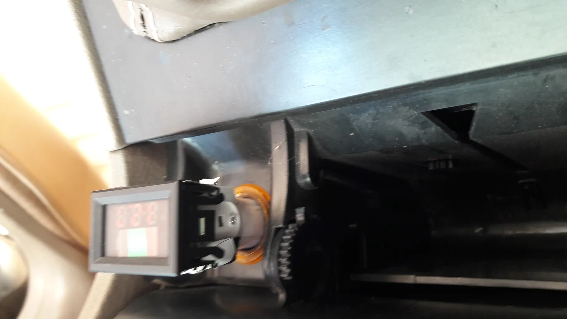 نمایشگر میزان شارژ باطری مدل A001