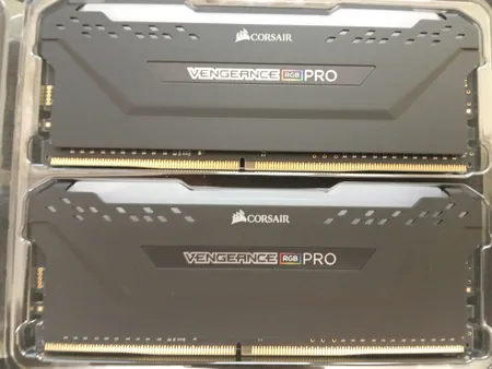 رم دسکتاپ DDR4 دو کاناله 3600 مگاهرتز CL18 کورسیر مدل VENGEANCE RGB PRO ظرفیت 16 گیگابایت