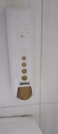 پایه رول دستمال کاغذی بنتی مدل دکورال به همراه جا مایع