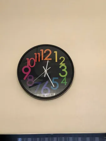 ساعت دیواری سال بردز طرح عدد رنگی