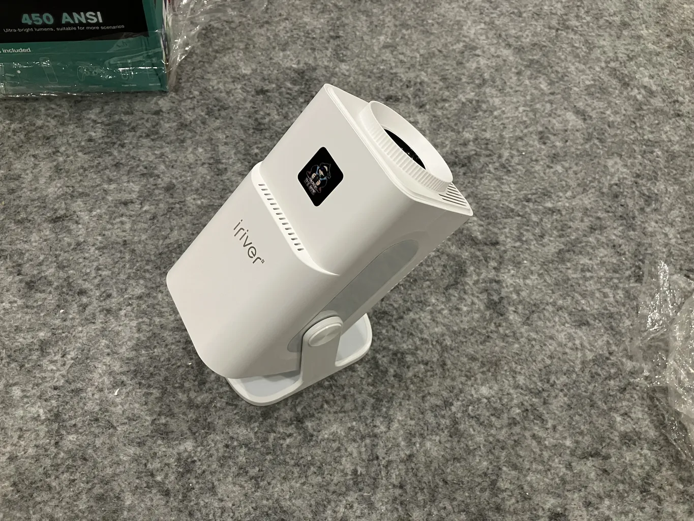 مینی ویدئو پروژکتور آیریور مدل HCS350 PRO به همراه دسته بازی