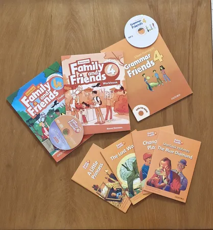 کتاب Family and Friends 4 اثر Naomi Simmons انتشارات الوندپویان