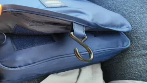 تجریه خرید کیف لوازم آرایش زنانه مدل ضد آب طرح تراول بگ