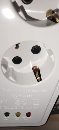 محافظ ولتاژ پارت الکتریک مدل PE-2834