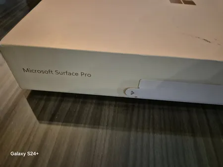 تبلت 13 اینچی مایکروسافت مدل Surface Pro 11-Snapdragon X Elite OLED ظرفیت 512 گیگابایت و رم 16 گیگابایت