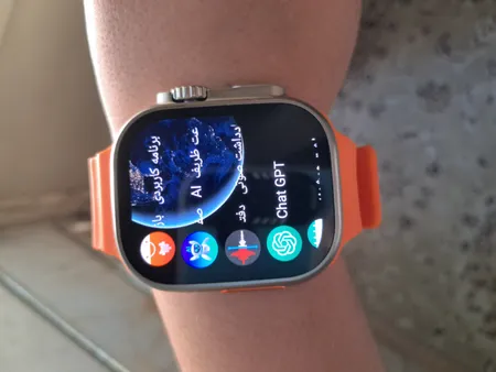 ساعت هوشمند مدل HK9 ULTRA 2 MAX دارای قابلیت های صفحه نمایش رنگی، صفحه نمایش لمسی، کنترل موسیقی (Music Player)، کنترل سطح اکسیژن خون، قابلیت مکالمه از طریق بلوتوث، پشتیبانی از زبان فارسی در منو و سیستم‌عامل بند سیلیکون