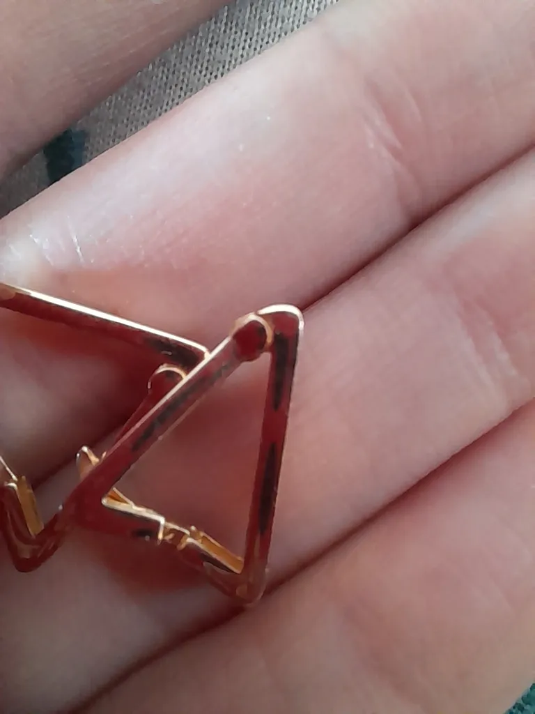 گوشواره طلا 18 عیار زنانه طلای مستجابی مدل مثلث کد 01