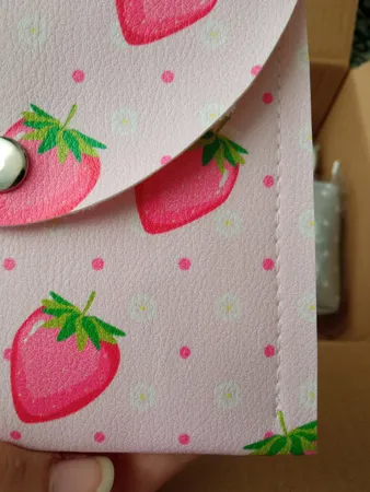 جای دستمال کاغذی طرح توت فرنگی مدل PBA150721