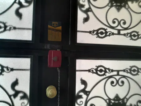 تابلو راهنما طرح از بسته بودن درب اطمینان حاصل فرمایید مدل NG128