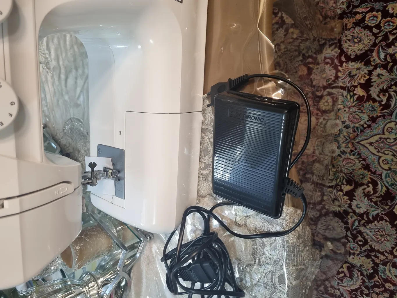 چرخ خیاطی ژانومه مدل JH1512 چرخ خیاطی ژانومه مدل JH1512