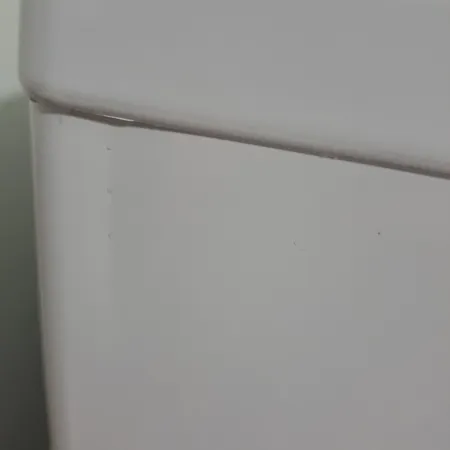 یخچال فریزر 9 فوت ایستکول مدل هتلی 2919، با ارتفاع 108، عمق 56 و پهنای 54 سانتی‌ متر، مصرف انرژی A، دارای 3 طبقه در یخچال و 1 طبقه در فریزر، دارای کندانسور مخفی