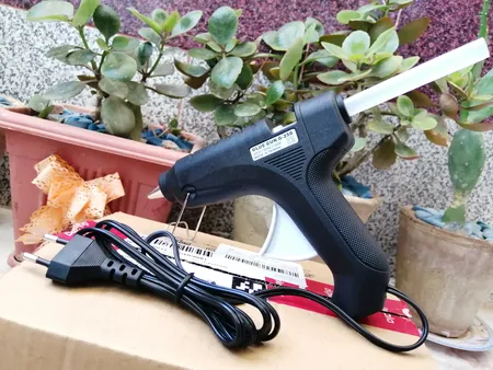 دستگاه چسب تفنگی مدل G-250 به همراه یک عدد چسب حرارتی بزرگ بصورت رایگان