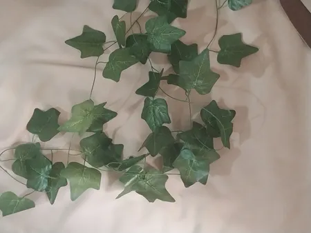 گل مصنوعی مدل ریسه برگ طرح انگور کد PAL-3030