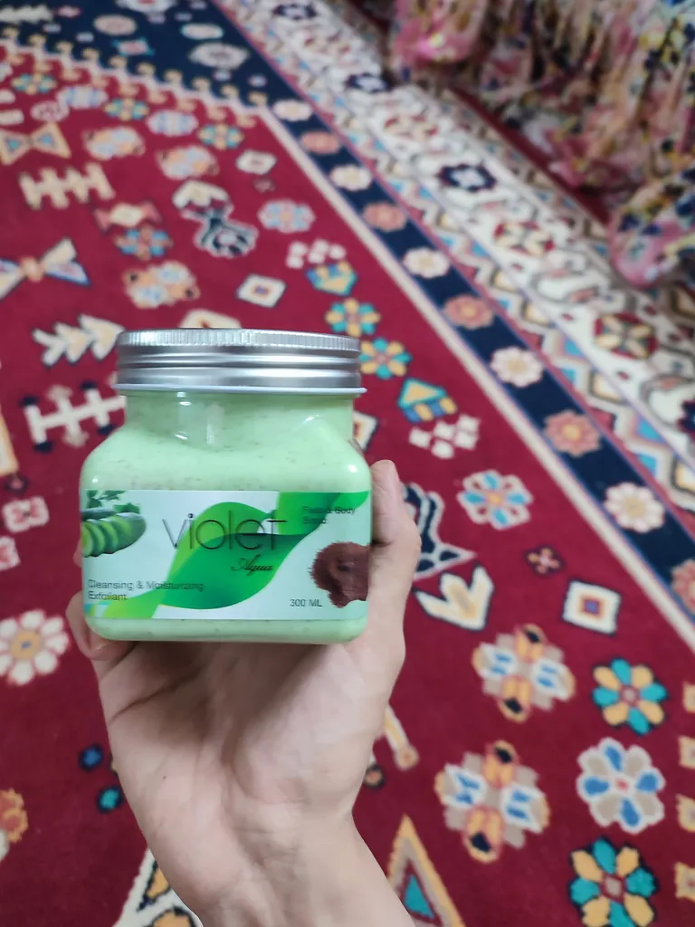 اسکراب لایه بردار پوست ویولت مدل Cucumber حجم 300 میلی لیتر