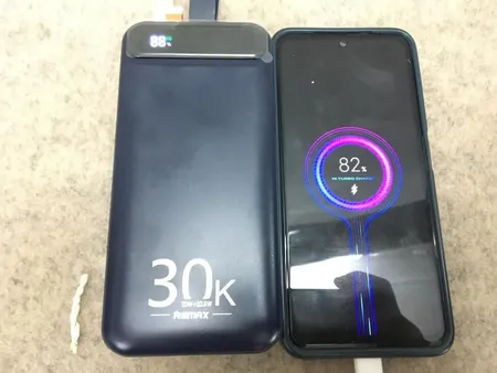 پاوربانک ریمکس مدل RPP-522 22.5W ظرفیت 30000 میلی آمپر ساعت