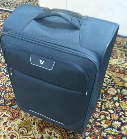 چمدان رونکاتو مدل JOY سایز متوسط