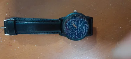 ساعت مچی عقربه ای والار طرح ریاضی کد LF2397